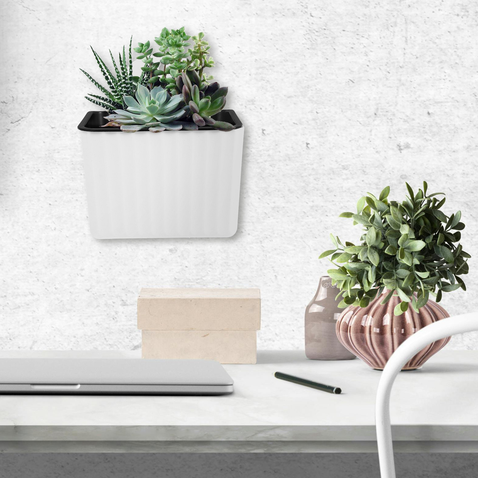 Self-Watering Planter - กระถางดอกไม้ติดผนังแบบรดน้ำเอง 2 ชิ้น กระถางแขวนพลาสติกสำหรับปลูกต้นไม้ในร่มและกลางแจ้ง กระถางต้นไม้แบบรดน้ำอัตโนมัติสำหรับไม้อวบน้ำ